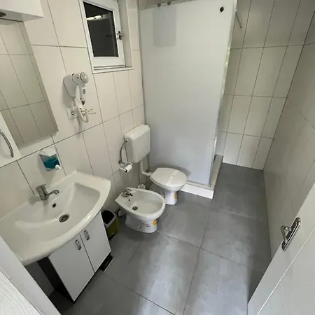 And Neron Bihac بيت ضيافة 3*