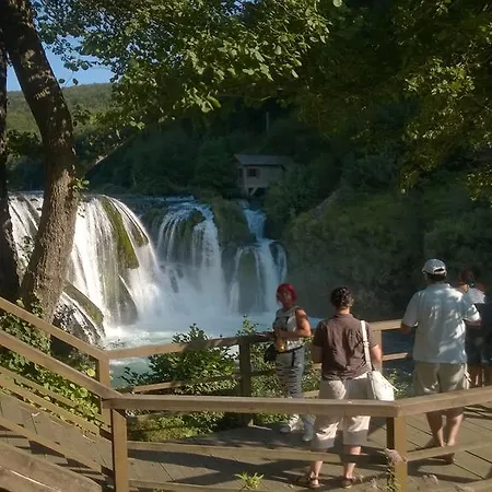 And Neron Bihac Casa de hóspedes